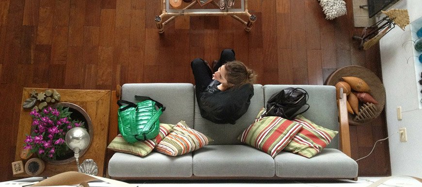 Coussin rehausseur pour un canapé : comment choisir ?